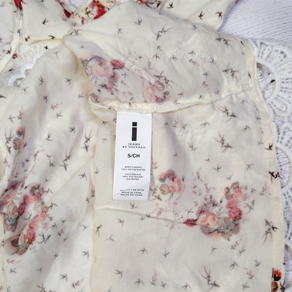 i Jeans by Buffalo Size Sm Cold Shoulder Sheer Lace Hem Floral Top Blouse - Picture 11 of 12